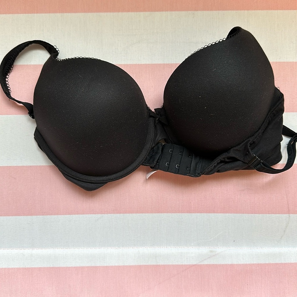 Victoria’s Secret body by Victoria perfect shape bra. Size 32DD